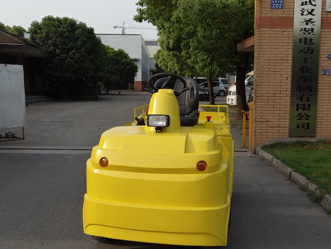 四支點(diǎn)座駕7-15噸牽引車型