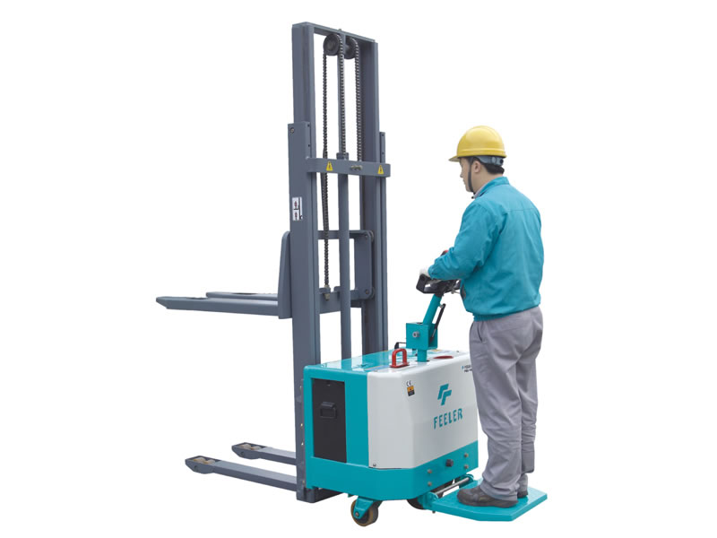 電動堆高機(jī)