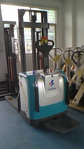 山河智能SWES1030P全電動堆垛車