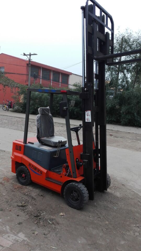 小型電動(dòng)叉車 新款電動(dòng)叉車 熱銷電動(dòng)叉車 LLD-15