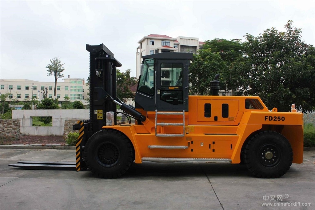 供應(yīng)華南重工內(nèi)燃重型25噸叉車廠家報價港口碼頭船用集裝箱叉車價格 HNF-250