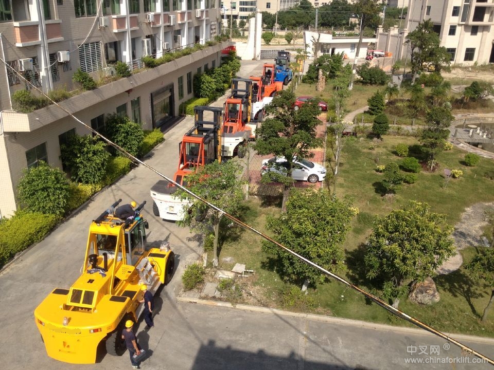 供應(yīng)30噸集裝箱叉車32噸鋼材叉車35噸重型叉車36噸船用叉車 HNF300-360