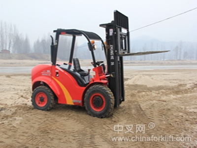 新款四驅(qū)叉車 ZH35
