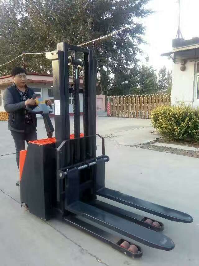 全電動(dòng)搬運(yùn)車(chē)3噸全電動(dòng)叉車(chē)行走式全電動(dòng)托盤(pán)車(chē) spm1060