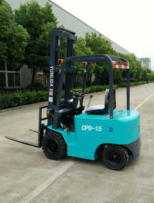 CPD-15四輪平衡重 CPD-15四輪平衡重