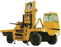 一拖5噸內(nèi)燃側(cè)面叉車 CCC-5